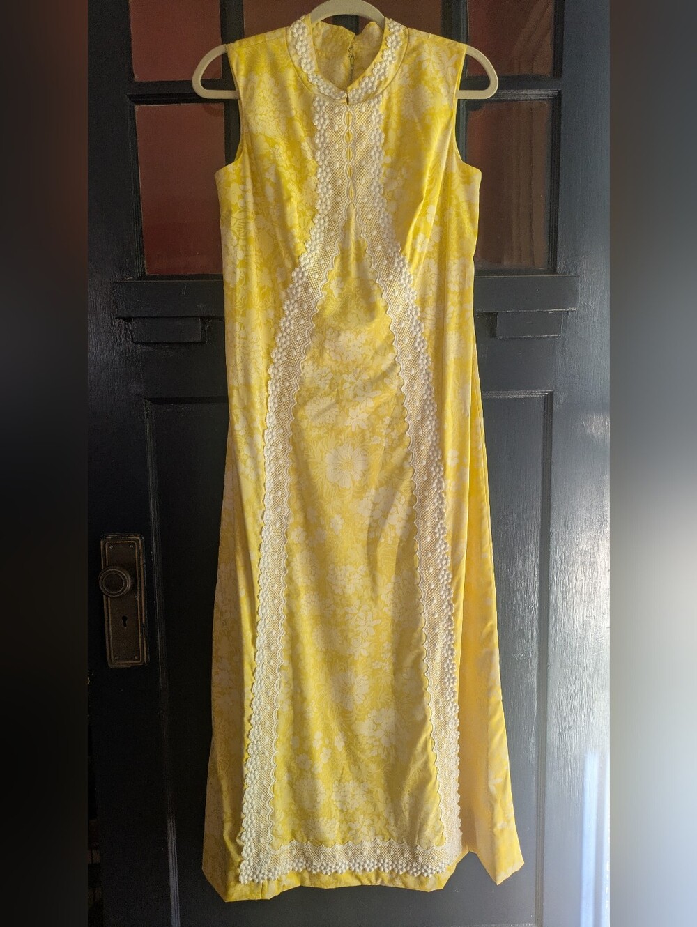 1970s 'The Lilly' Pulitzer yellow and white floral maxi w/lace accents - Picture 2 of 13